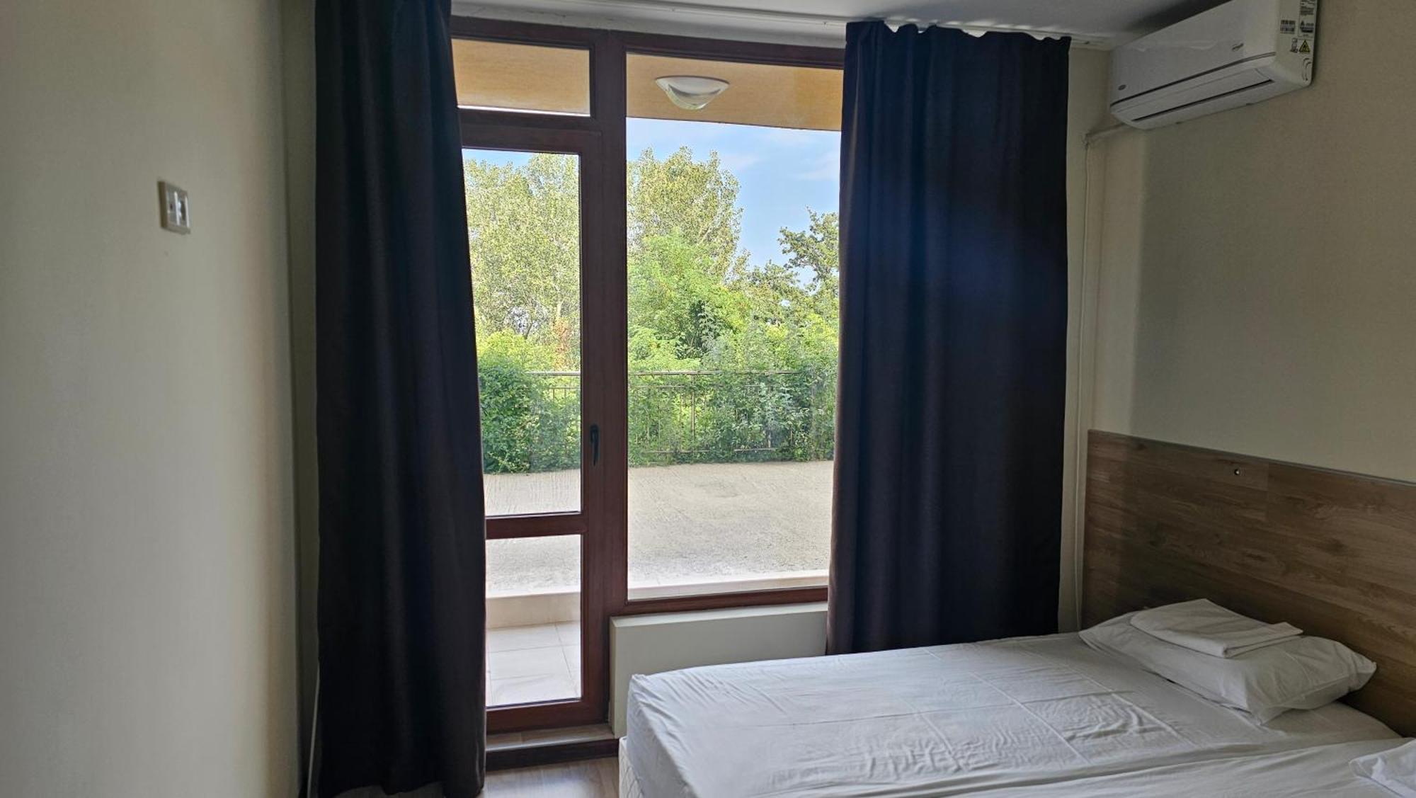 Vesta Riviera - Free Parking Aparthotel Golden Sands Room photo